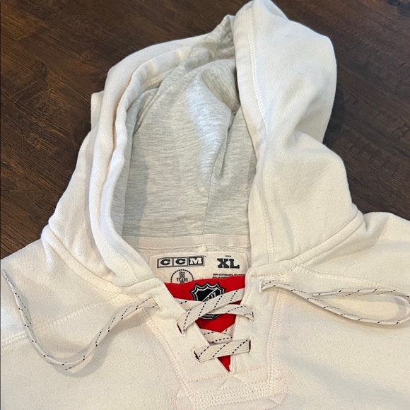 vintage CCM brand white lace-up jersey hoodie featuring the Chicago Blackhawks - Picture 6 of 9